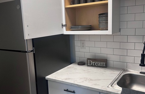 Avondale Apartment | Cozy 2-bedroom with WiFi & Off Street Parking. Near Zoo, Hospitals, Xavier, & UC