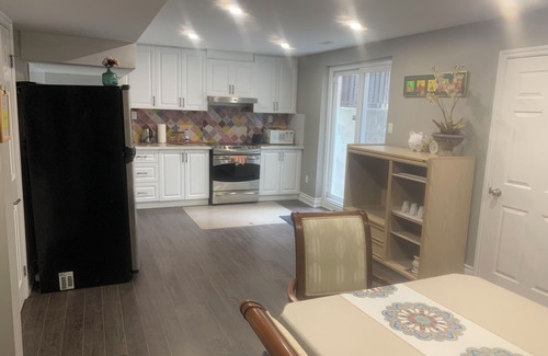 Windfields House | Cozy 2 bedrooms convenient home in York Mills