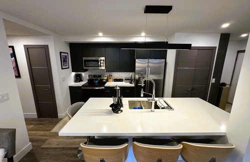 Vail Condo | Cozy 2 BR/2BA Apt - Steps from Ski School and the Village w/2 parking spaces!