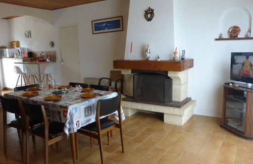 Bretignolles-sur-Mer House | Cozy 2-BR Beach House with Terrace, BBQ, and Parking - 400m from La Sauzaie Beach
