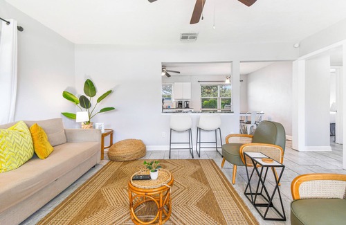 Palm Harbor House | Cozy 2 BR Home, walking distance to Crystal Beach/Park - Quaint Family Getaway!
