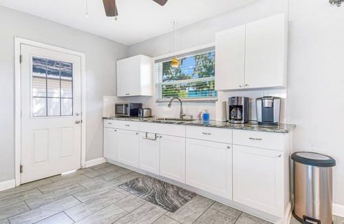 Palm Harbor House | Cozy 2 BR Home, walking distance to Crystal Beach/Park - Quaint Family Getaway!