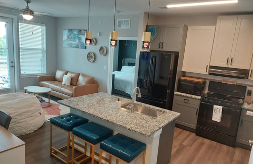 Lewisville Apartment | Cozy 2 BR king bed, lux pool DFW