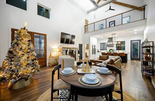 Broken Bow House | Cozy, 2 King Suites, Game Deck, Hot Tub, Firepit, Save In Taxes
