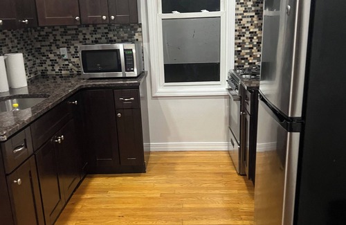 Queens Apartment | Cozy 2-Person Apt Near JFK Airport & Shopping Area for Long Stays