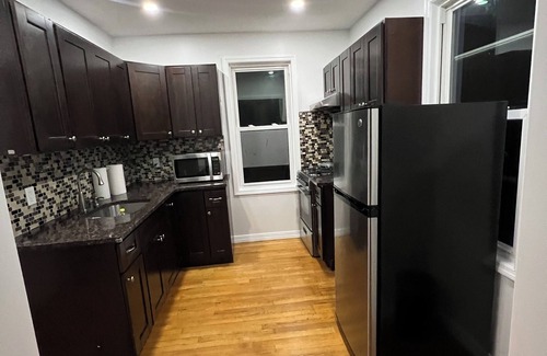 Queens Apartment | Cozy 2-Person Apt Near JFK Airport & Shopping Area for Long Stays