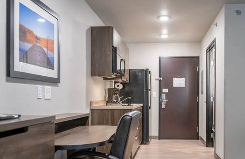 Tucson Hotel | Cozy 2 Queen Beds Stay | Close to Parks