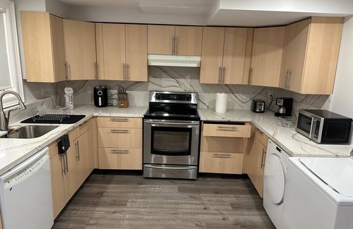 Hurontario Apartment | Cozy 2 Room Apartment in the heart of Mississauga