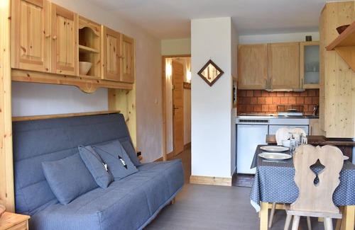Meribel Apartment | Cozy 2-Room Apt for 4, 100m from Slopes, Balcony, Pet-Friendly, WiFi - Méribel