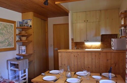 Meribel Apartment | Cozy 2-Room Apt for 5 near Méribel Slopes, Parking Included