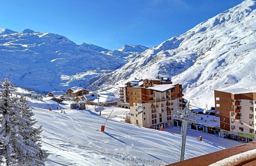 Reberty Apartment | Cozy 2-Room Apt for 4 - Ski-In/Ski-Out, South Balcony, Near Shops, Pet Friendly