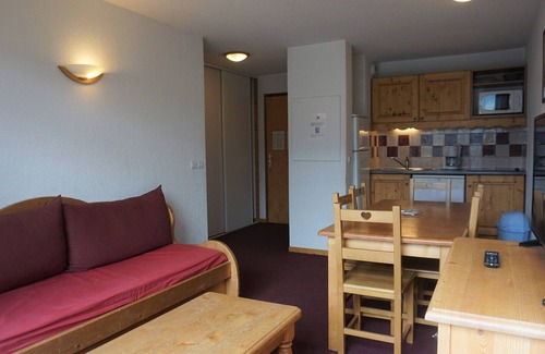 Orcieres-Merlette Apartment | Cozy 2-Room Cabin for 6 with Free WiFi, Parking, and Balcony - Close to Slopes and Shuttle