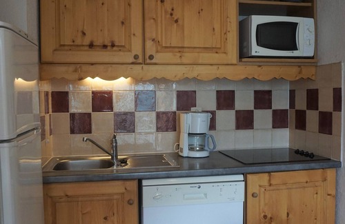 Orcieres-Merlette Apartment | Cozy 2-Room Cabin for 6 with Free WiFi, Parking, and Balcony - Close to Slopes and Shuttle