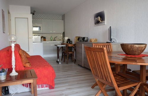 Les Sables d'Olonne Apartment | "Cozy 2-star Apartment with Terrace, 50m from Grande Plage"