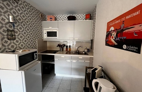 Les Sables d'Olonne Apartment | "Cozy 2-star Apartment with Terrace, 50m from Grande Plage"