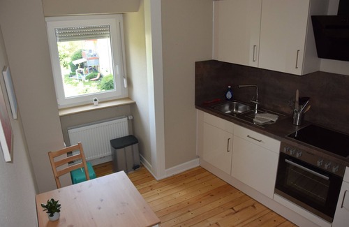 Alt-Heiligkreuz Apartment | Cozy 2 ZKB at Südbahnhof: also long-term rental!