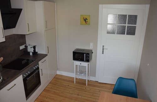 Alt-Heiligkreuz Apartment | Cozy 2 ZKB at Südbahnhof: also long-term rental!