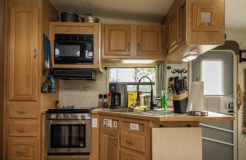 Babb House | Cozy 27’ Glamping Trailer Home Overlooking the East Side Glacier National Park