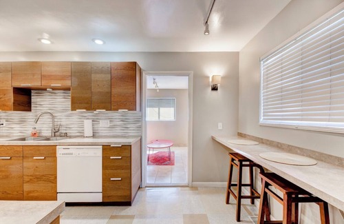 Highland Business Condo | Cozy 2bd/1ba Nob Hill home w/Garage & AC
