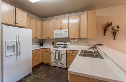 Kimball Junction Condo | Cozy 2BD/2BA Mountain View Condo, near skiing, Sleeps 4+
