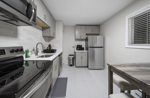 Hazel Park Apartment | Cozy 2BD Apartment Near Ferndale