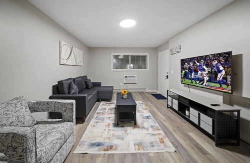 Hazel Park Apartment | Cozy 2BD Apartment Near Ferndale