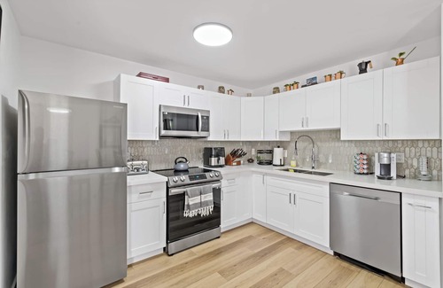 Iona House | Cozy 2BD Near Ft. Myers Beach