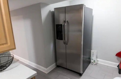 Albany Park Apartment | Cozy 2BR/1BA Garden Apartment Near Lincoln Square