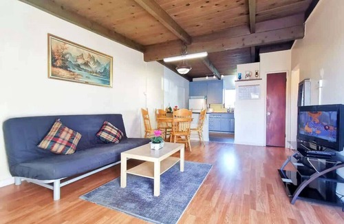 Richmond Annex Apartment | Cozy 2BR 1Bath w/ Parking near Univ of Berkeley