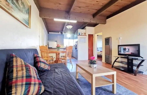 Richmond Annex Apartment | Cozy 2BR 1Bath w/ Parking near Univ of Berkeley