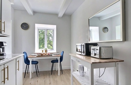 Quartier 5-4 Apartment | Cozy 2BR | 2 King Beds | 2 Parking | 8min to Old Town