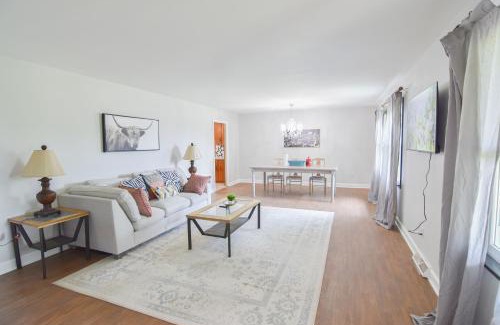 Bowling Green House | Cozy 2BR 2BA 5 min to lake 20 min to downtown CLT