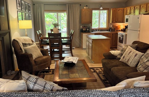 Coolin House | Cozy 2BR/2BA Coolin Getaway Steps Away From Priest Lake, Shops, Food, and Trails