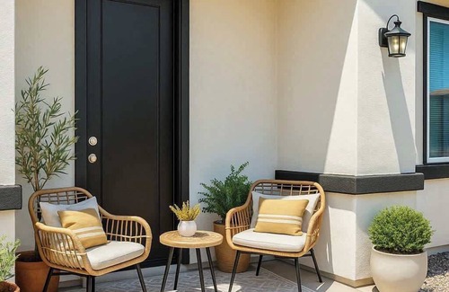 Glendale Apartment | Cozy 2BR | 3Bed | 2Bath | 70" Smart TV | Crib