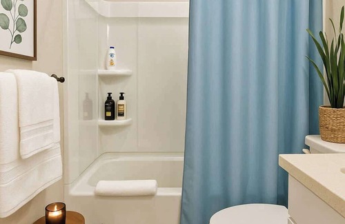 Glendale Apartment | Cozy 2BR | 3Bed | 2Bath | 70" Smart TV | Crib