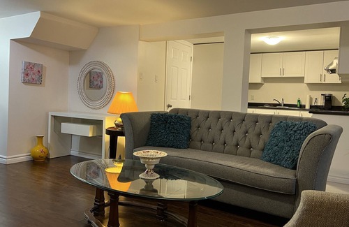 Richmond Hill Apartment | Cozy 2BR Apartment Basement in Heart of Richmond Hill