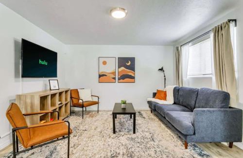 Sugar House Apartment | Cozy 2BR Apt w Parking near Downtown SLC