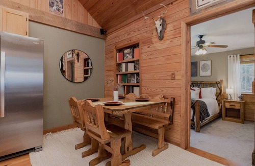 Peach County House | Cozy 2BR Cabin | Monthly Available | Mins f/ I/75