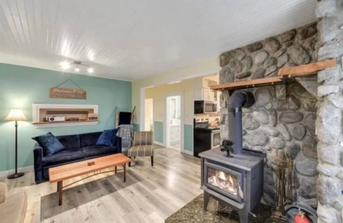 Youbou Cottage | Cozy 2BR Cottage w/Hot Tub! Walk to the Beach!