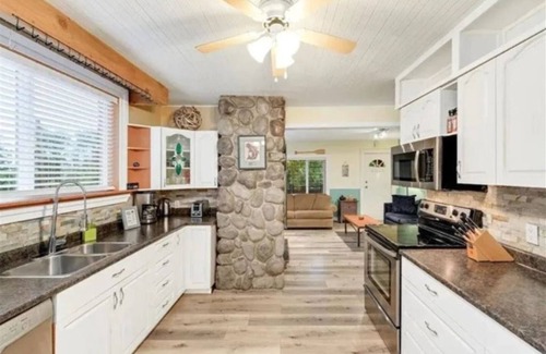 Youbou Cottage | Cozy 2BR Cottage w/Hot Tub! Walk to the Beach!