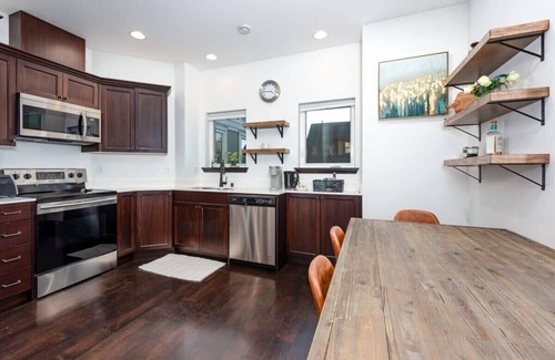Lettered Streets House | Cozy 2BR Duplex Near WWU & Downtown Bellingham