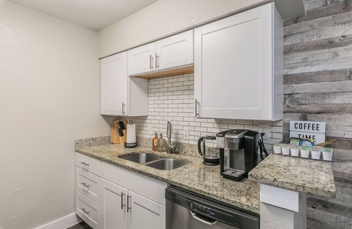 Arlington Apartment | Cozy 2BR Farmhouse Apt - Sleeps 8 - FREE Parking!