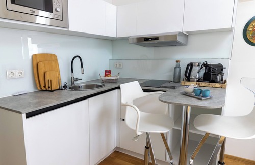 Hernals Apartment | Cozy 2BR Getaway w/Balcony 3Km to City by Tram Dog Friendly