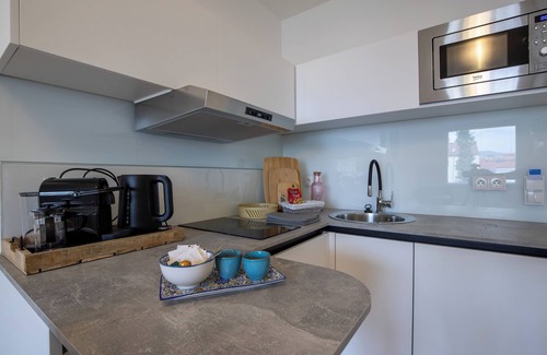 Hernals Apartment | Cozy 2BR Getaway w/Balcony 3Km to City by Tram Dog Friendly
