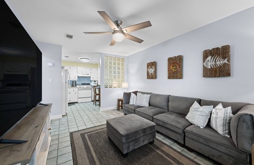 Gulf Breeze Condo | Cozy 2BR | Gourmet Coffee Ready