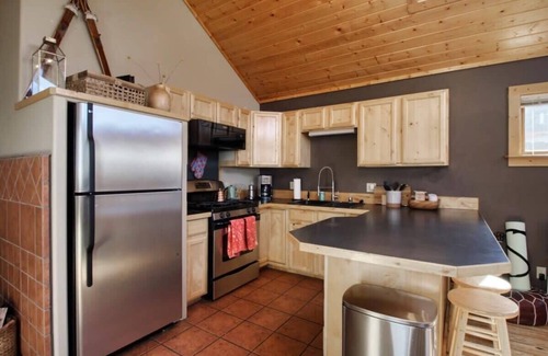 Leadville House | Cozy 2BR -Hot Tub -Close to 14ers & Skiing - Views
