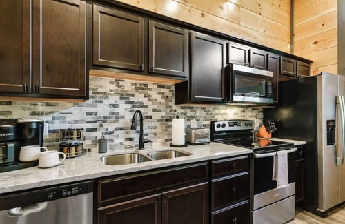 Sevierville Cabin | Cozy 2BR | HOT TUB | Pets Welcome!