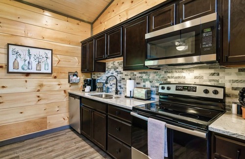Sevierville Cabin | Cozy 2BR | HOT TUB | Pets Welcome!