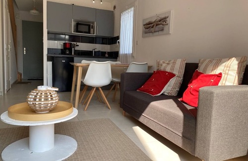 Erdeven House | Cozy 2BR House in Erdeven - Terrace, Garden, WiFi, Near Beaches, Hiking, and Watersports