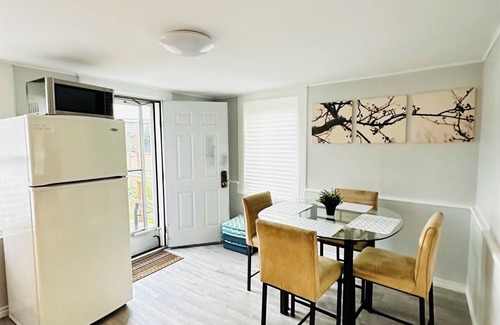 Peterborough House | Cozy 2BR House Near Centre with Patio, BBQ, Backyard, and Netflix